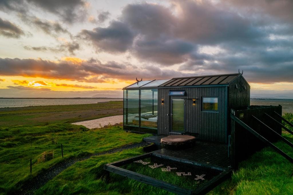 Panorama Glass Lodge WEST — 1