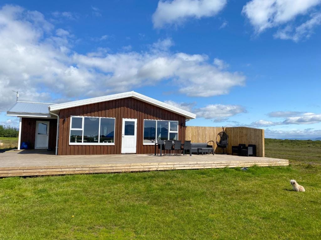 Beautiful house in the nature of West Iceland — 1