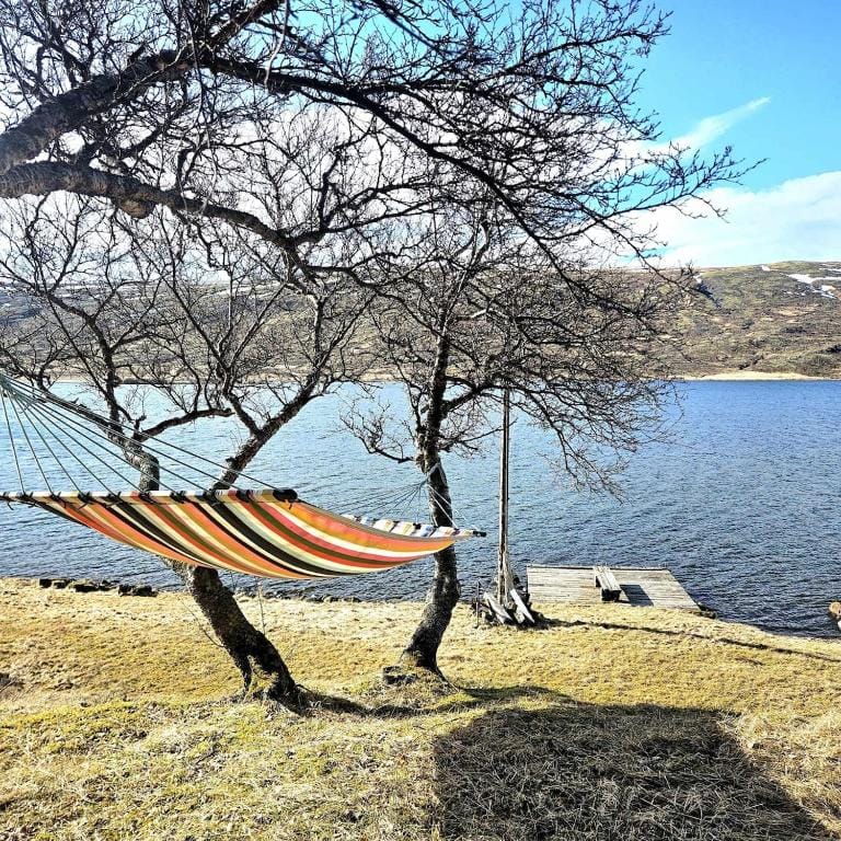 Lakefront cottage with jacuzzi — 4