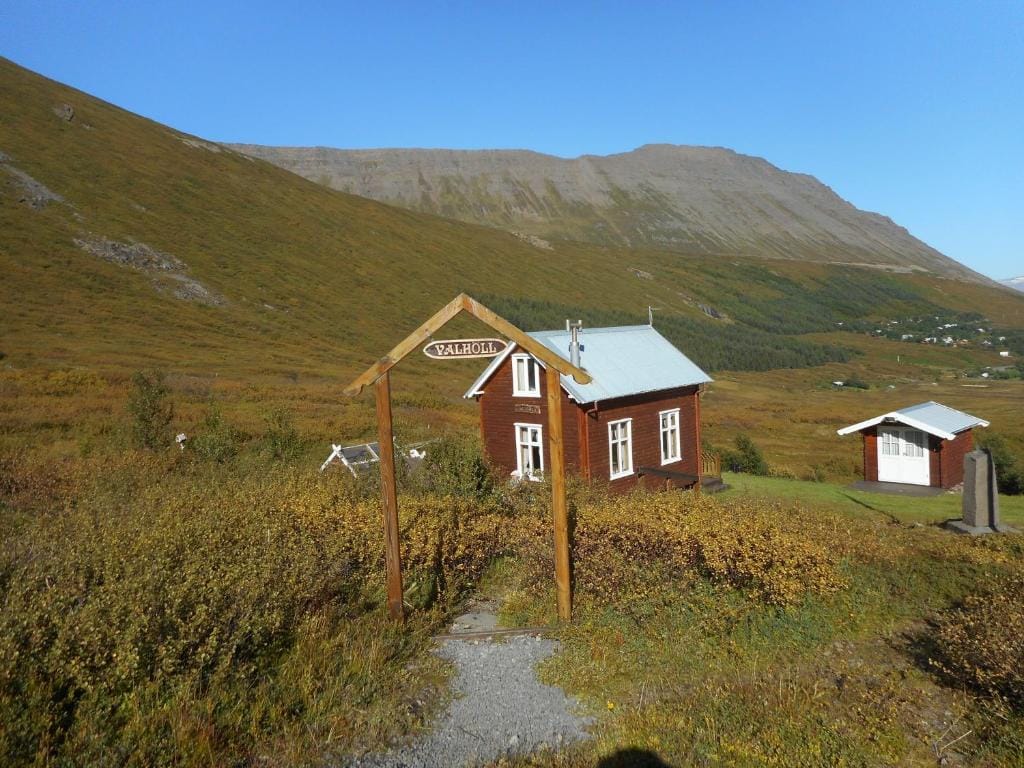 Valhöll Mountain Chalet — 1