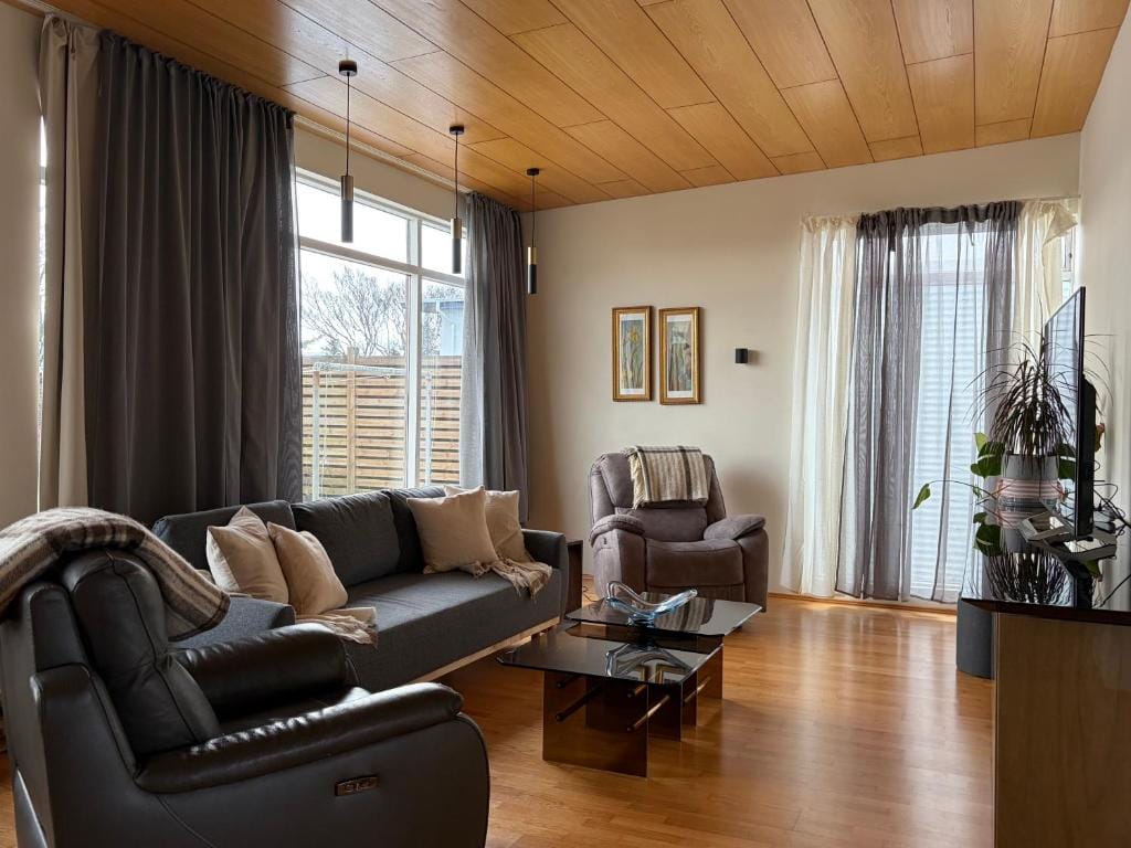 Keflavík 3BR Home, Near Airport, Sleeps 7 — 1