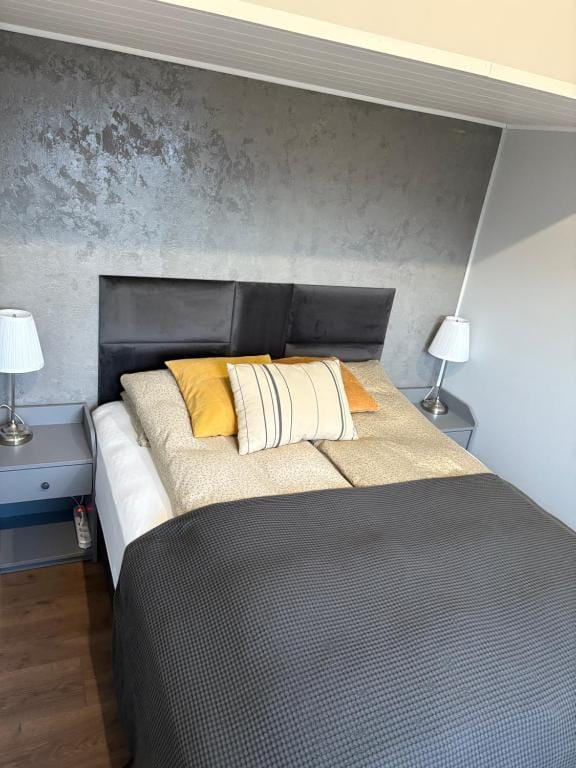 Brim Guesthouse, with ocean view — 1